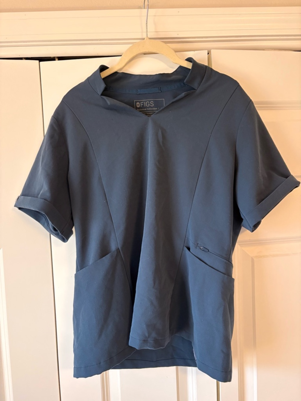 FIGS Inala slim top